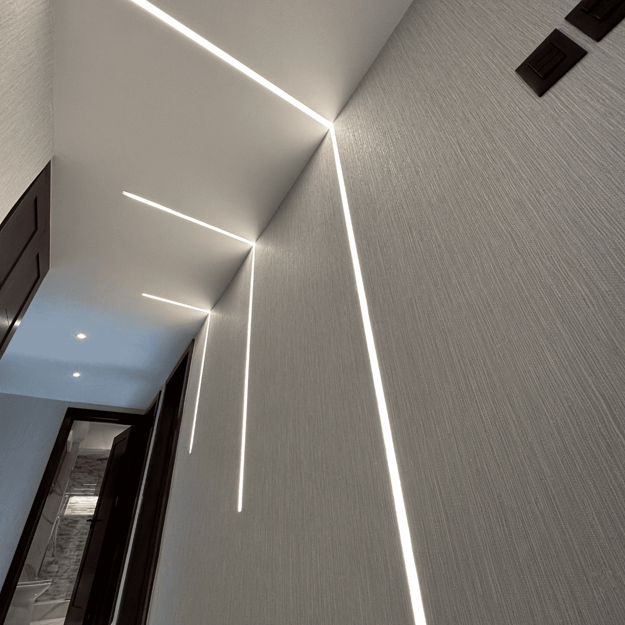 S13 Phantom 1 Ceiling Linear Lighting
